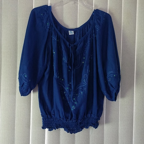 Island Planet Top - Picture 1 of 7